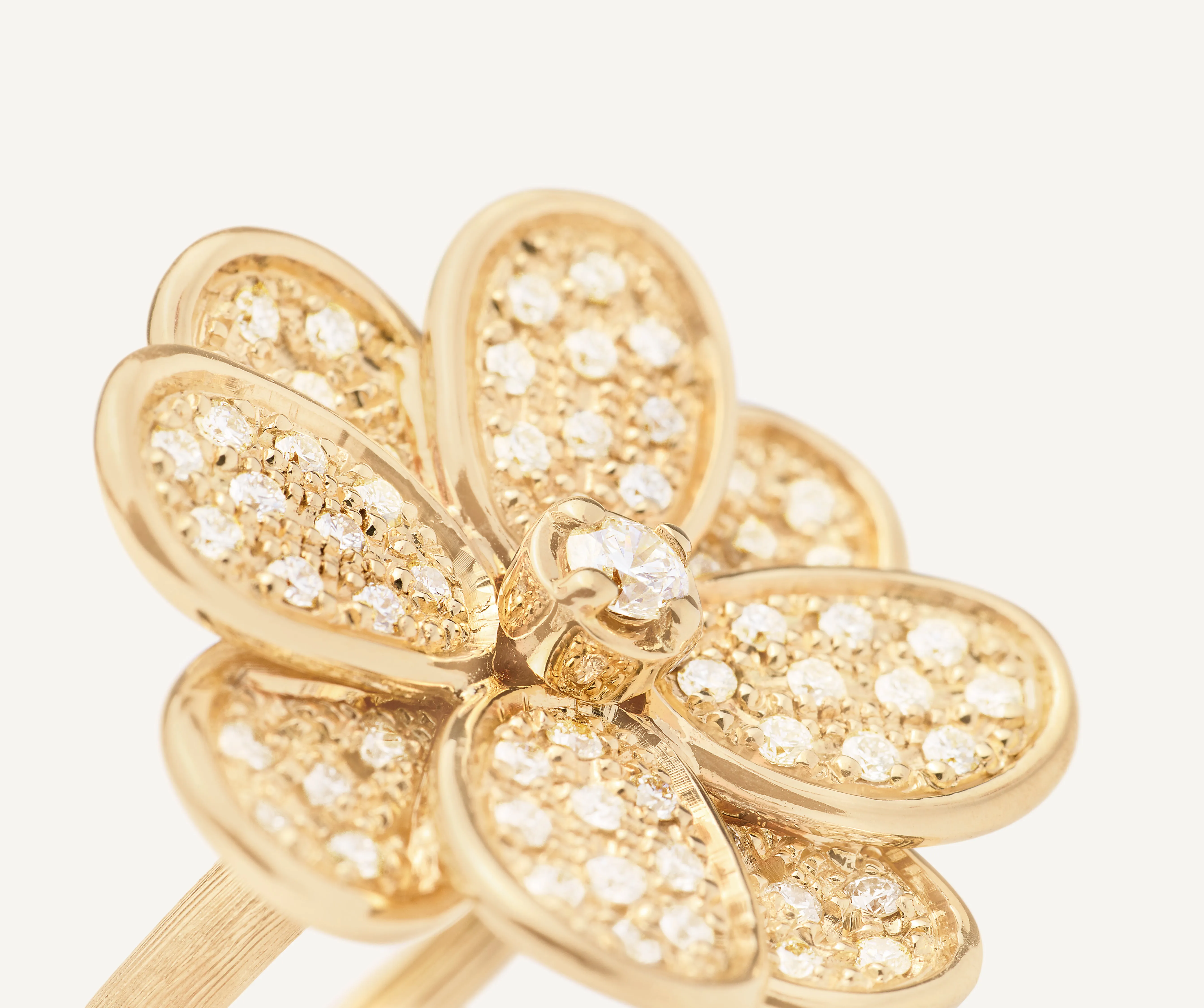 18K Yellow Gold Flower Ring with Diamonds