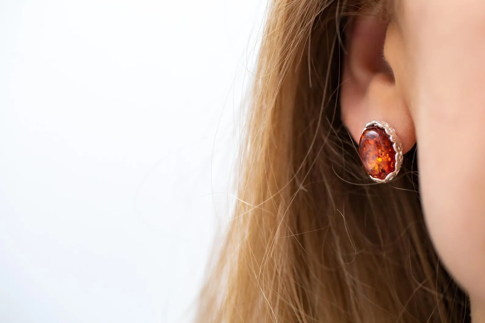 Floral Frame Amber Stud Earrings - Elegant Floral Design with Radiant Amber Gemstone