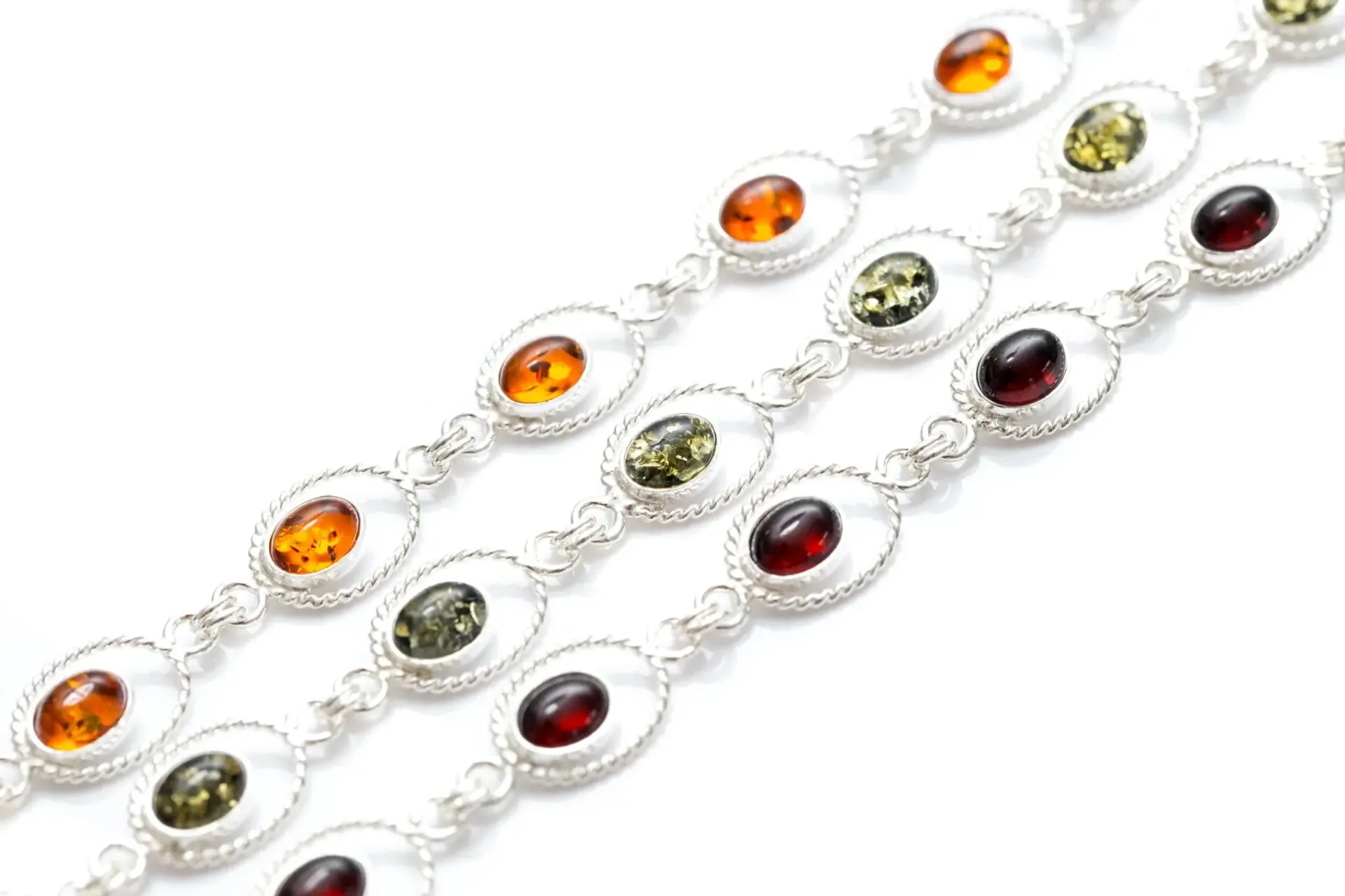 Get Noticed with the Exquisite Green Amber Quintessence Link Bracelet