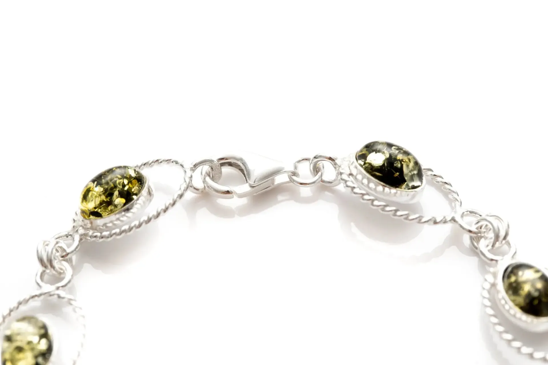 Get Noticed with the Exquisite Green Amber Quintessence Link Bracelet