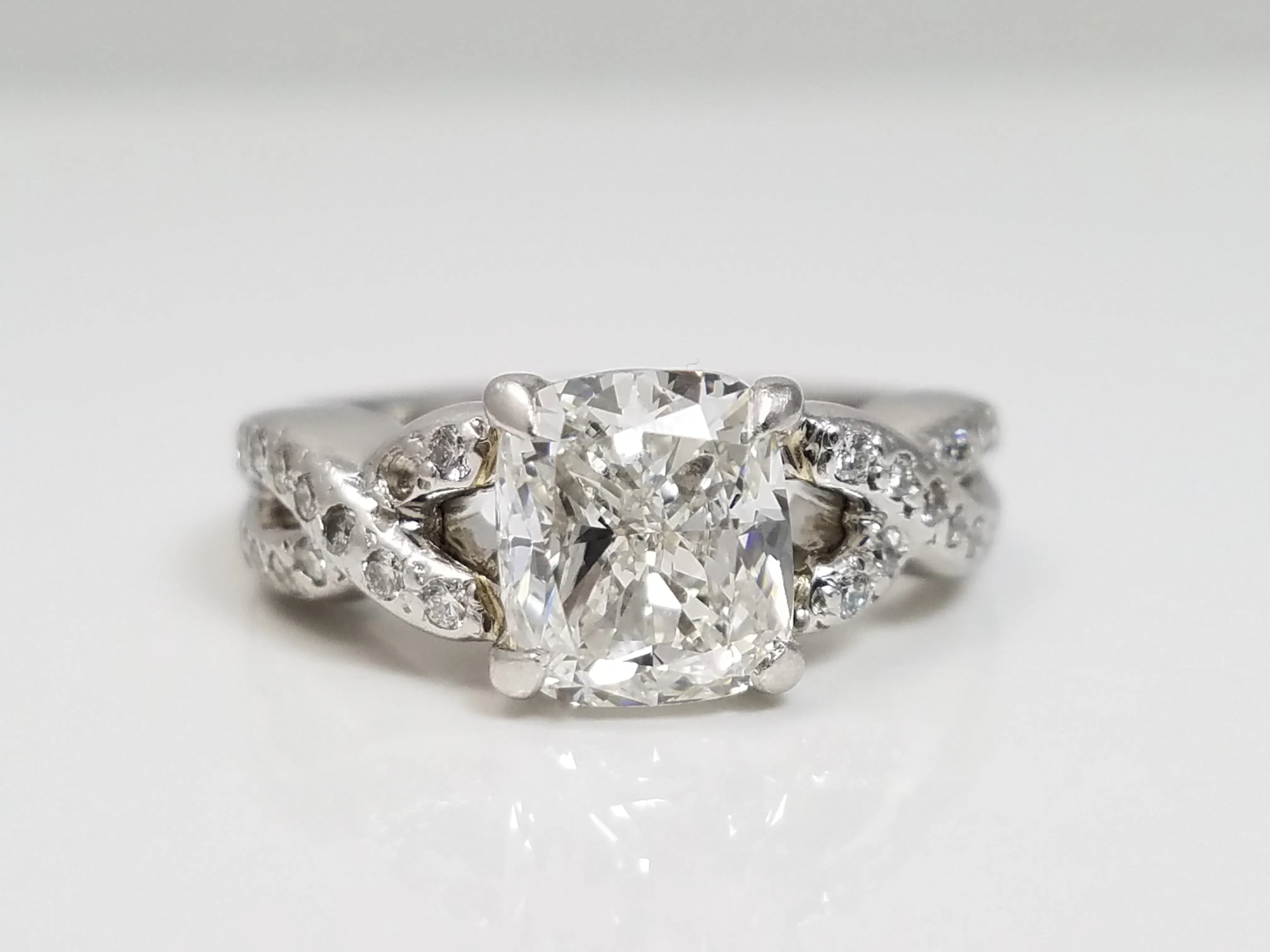 Luxurious Platinum Natural Gia Certified Diamond Engagement Ring