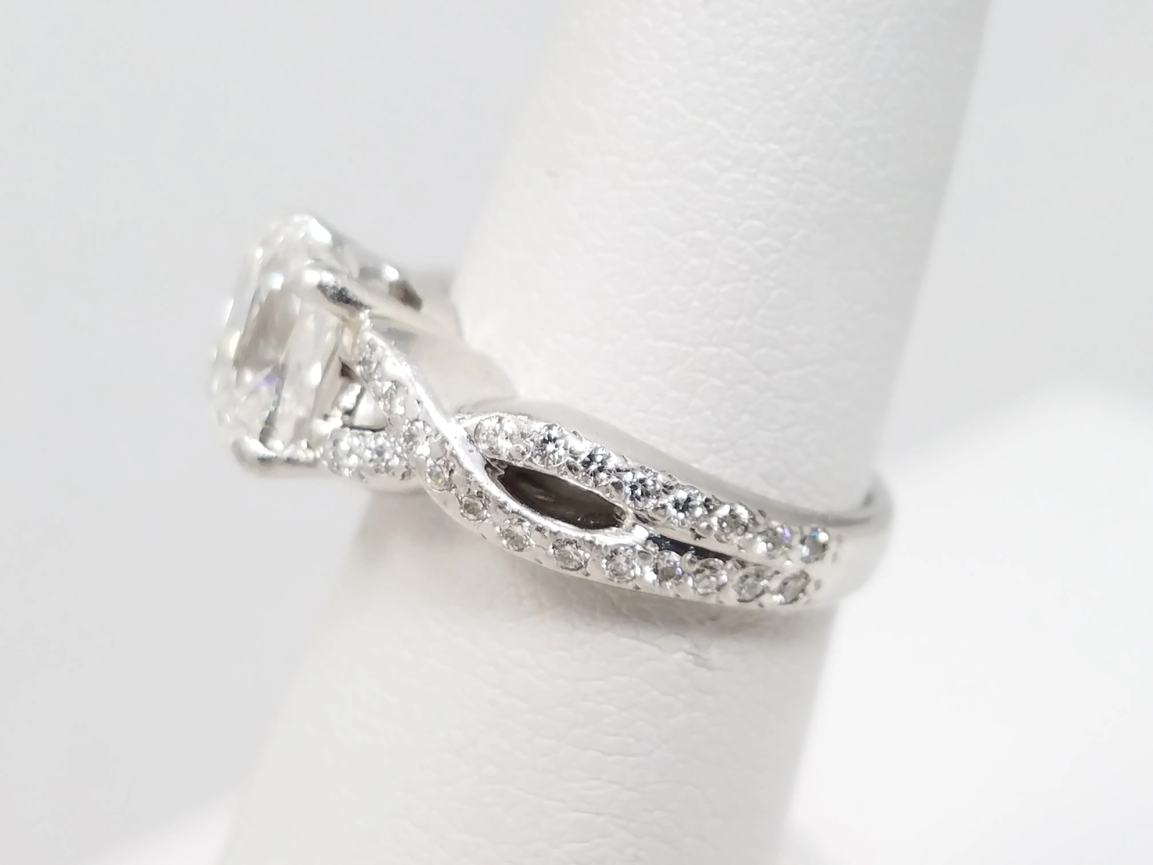 Luxurious Platinum Natural Gia Certified Diamond Engagement Ring